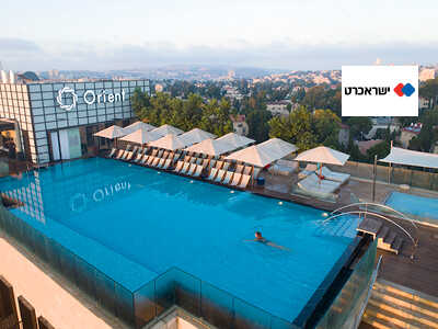 לוגו ישראכרט על מלון אוריינט גג ובריכה